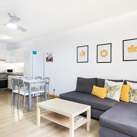 Home2book Beachside Bright Apt, Апартаменты