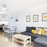 Home2book Beachside Bright Apt, Apartment